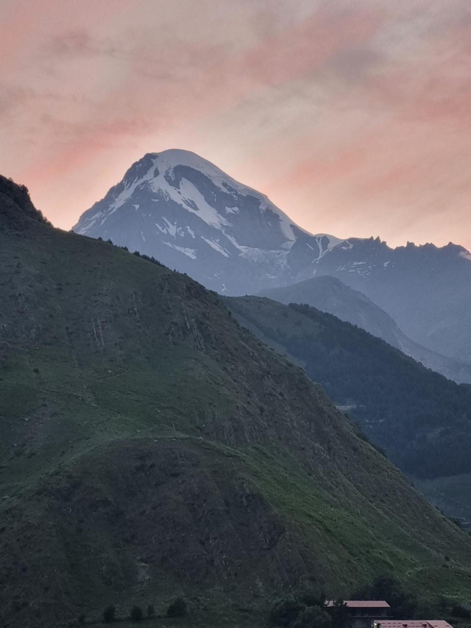 Hotel Sweet Night Kazbegi Bilik gambar